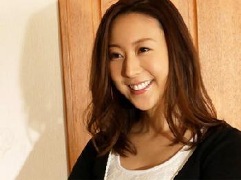 若過ぎる義理の母に性衝動に駆られた息子が夜這いを仕掛け近親中出し寝取られ性暴行