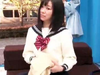 ナンパした貧乳女子校生を乳首マッサージで欲情させ理不尽交尾で精液ぶっかけ射精