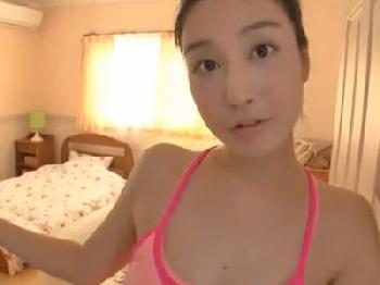 ガチで子供のようなパイパン少女にハメ撮り膣内射精