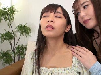 童顔な女優を催眠調教!!元々かかりやすい体質の美少女が虚ろな目になってW