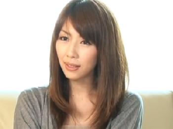 性的欲望が爆発寸前の美麗主婦が息子に手を出し禁断の母子相姦!!