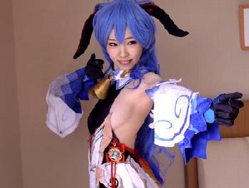 横から見える美乳!!色白最強ルックスのコスプレイヤーと熱々性交オフ会♡