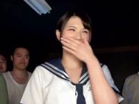 温泉旅館客に輪姦され大量ぶっかけされる女子校生白咲碧