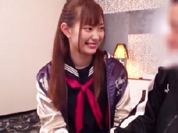 ヤンキー少女が逆ナンパした男をホテルに連れ込み手コキ責め抜き!!