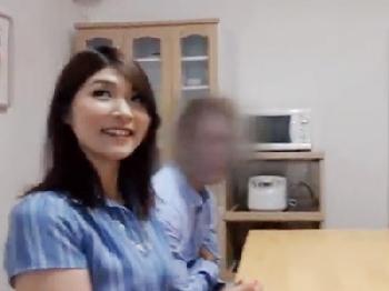 お互いの綺麗な人妻を交換して一週間生活!!帰宅後はもちろん…