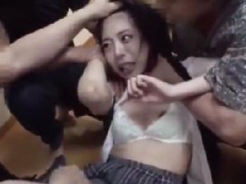 女子校生を尾行して自宅に押し入り種付け輪姦膣内射精