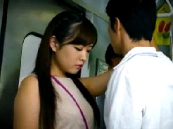 乳デカお姉さんがまさかの逆痴漢→電車内でディープキス挑発してくる痴女プレイ開始!!