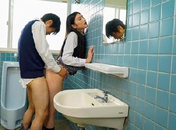 いつもクールで無表情、クラスに1人はいた美少女が性に興味を持っていて…