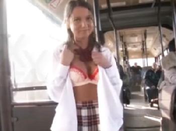 桁外れな美貌を持つ外人美少女が女子校生コスプレで痴漢プレイ→アナルに中出し