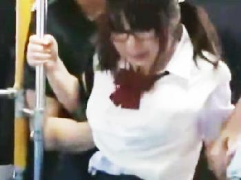 優等生そうなメガネ少女を痴漢して中に出してヤリ捨て