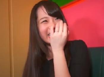 処女のような顔の薬剤師目指している黒髪素人→チェリーボーイの筆おろしエロ企画で避妊具未装着で膣内射精