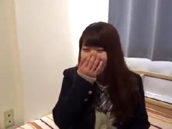 いまどきなリアル女子校生と援交個人撮影→中年男に言われるがままちゃんとカメラ目線を続ける素直な女子校生