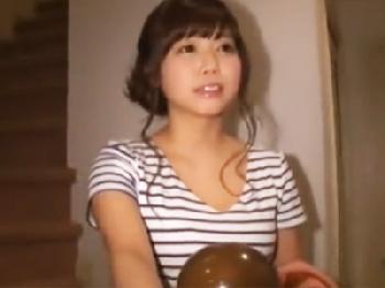 カメラの前でオナニー晒する巨乳の童顔娘とワイルド性交!!