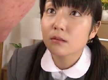 メンヘラ感溢れる女子校生が気持ち悪い中年男に強制的に挿入されパイパン膣に膣内射精される