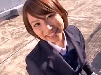美少女女子校生のクラス委員長が男たちをがんがんフェラチオ