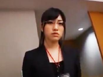 上司を体で慰める痴女メガネ女性会社員