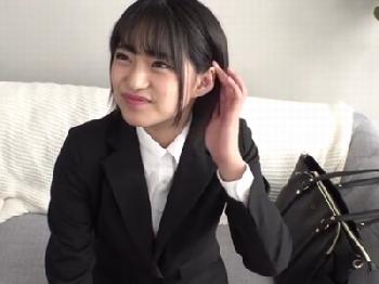 就活真っ最中の女子大生がイケメン男優に抱かれて腰砕けイキ