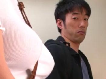 爆乳Jカップ娘がノーブラ・パイスラ!!たまらずエレベーターの中でガチ婦女暴行!!