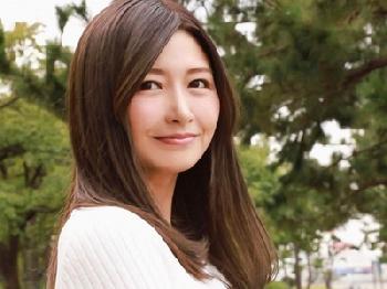 ピュアな心と身体…36歳・凄く綺麗な人妻がAVデビュー!!