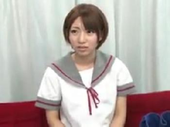 美少女が女子校生コスプレして痴漢に遭った状況を再現