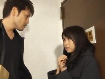 向かいに住む女子校生を部屋に引きずり込んで強制挿入されて性的暴行