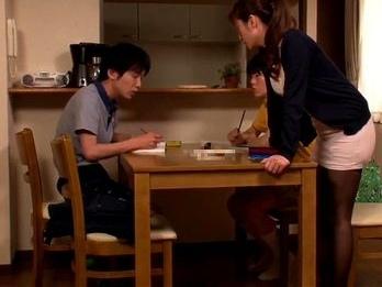 エロガキが友人のママの巨大なバストを好き放題する裏切り行為W