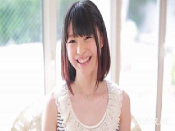 キュートな笑顔の清純系女子校生とのコスプレ着衣SEX!!