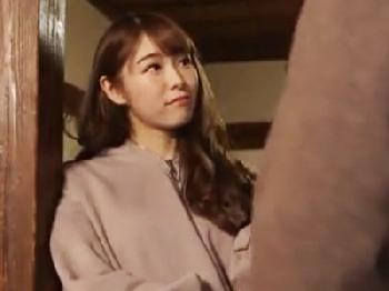 田舎の中年おやじ達をからかい半分で痴女って大乱交を始めるギャル