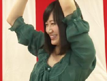 拘束されて電動マッサージ器当てられながらクイズに挑む→不正解で挿入されて絶頂W