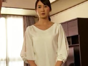 秘密の弱みを掴まれた人妻が夫の上司に逆らえずに精液便所化W