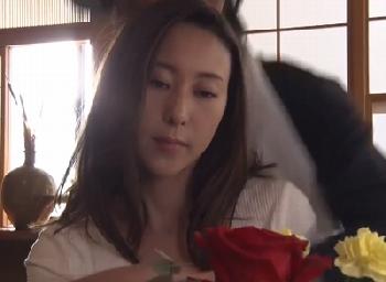 使用人の女に裏切られたとても綺麗なセレブ人妻→誰も助けの呼べない時間帯に庭師を侵入させペニス漬けに…