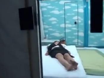 酩酊状態の女性会社員を逆マジックミラー号へ放置→外から男性陣に見られながら公開膣射性交