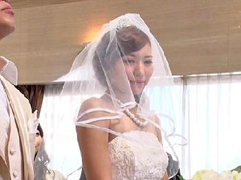 SEXのハードルが異常に低くて結婚式は精液でお祝い