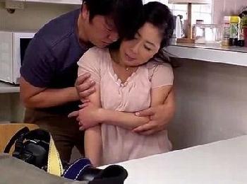 熟女大好きな新人カメラマンが監督の奥さんに惹かれて…一線を超えるタブーSEX