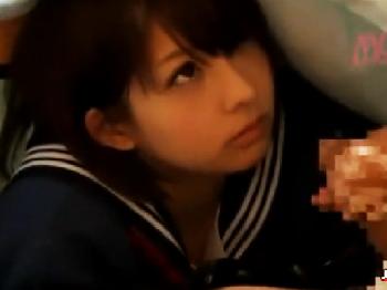 コタツの中で密かに美少女女子校生妹と‥