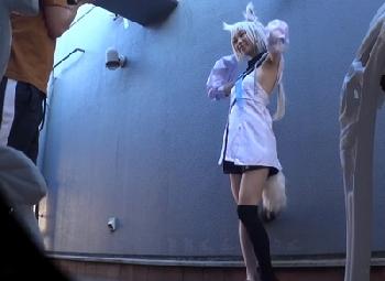 スレンダー美少女なコスプレイヤーと性交オフ会成功!!着衣のままキャンキャン喘いでエビ反りする性的感度が抜群に良い女子