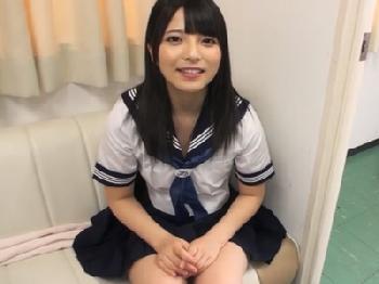 小悪魔美少女がピンクのま〇こを開きフェラチオで強制勃起させた肉棒を次々と膣内抜き