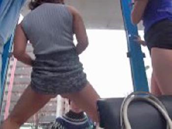 マジックミラー号に乗り込んだギャル2人組が男を痴女って激抜き!!