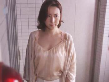 隣人にヘルスで働いている事をネタに脅され逆らえずにおまんこの中で直接射精させたとても綺麗な人妻が妊娠W