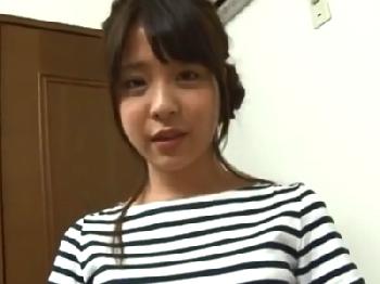 愛くるしい妹の女性器の最奥に避妊具なしで挿入射精