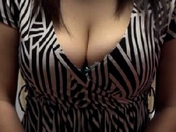 顔出しNG!!巨乳の身体した淫らな素人人妻が訳アリAV出演