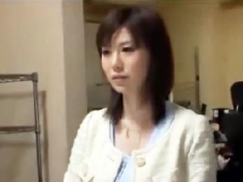 借金塗れになってしまった人妻が身体を売って借金返済