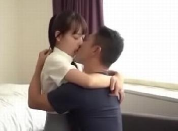 あべみかこ-貧乳だけど性には積極的な女子校生がバックピストンで全力のアクメ顔