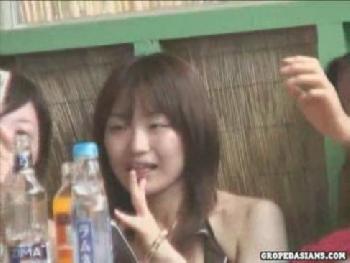 海で楽しんでいた女の子を襲って海の家で冷酷非道な膣射性暴行