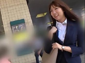 長い髪の毛が一際男を引き寄せる美女会社員ナンパ→営業途中のお姉さんをホテルに連れ込んで枕営業W