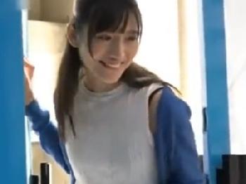 容姿の素人娘をマジックミラー号で言葉巧みに騙して性行為