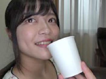 洗ってない臭ペニスを本当は嫌なのにそんな顔せずに舐めてくれるマゾヒスティック娘