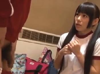 学校のアイドルの黒髪美少女にいきり勃ったペニスを見せつけ→流れで官能的性交