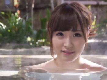 清楚な彼女が温泉で見ず知らずの初対面男に奉仕→フェラチオで精液受け止め