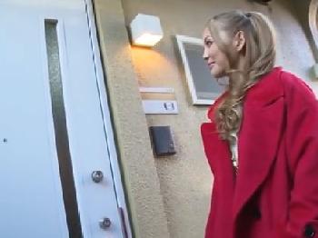 いい感じにムチッとしたコスプレ素人さんをハードピストンして女性器の奥へ射精